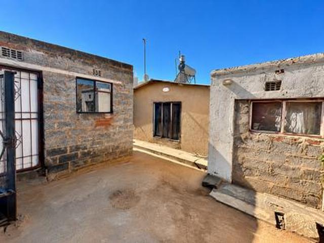 spacious 11 bedroom investment prope.