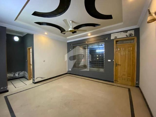 Spacious 14 Marla Upper Portion Available For Rent In I 8/3