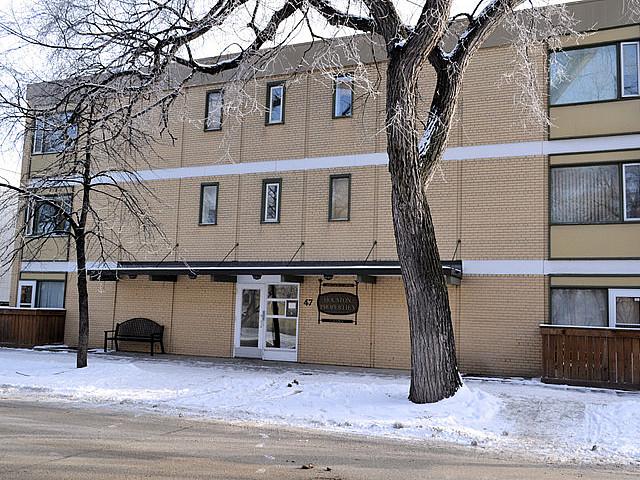Spacious 1 Bdrm Near Misericordia Hospital!