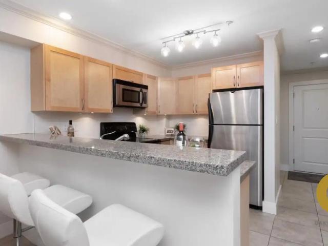 Spacious 1 Bed 1 Bath + Flex in Marpole!