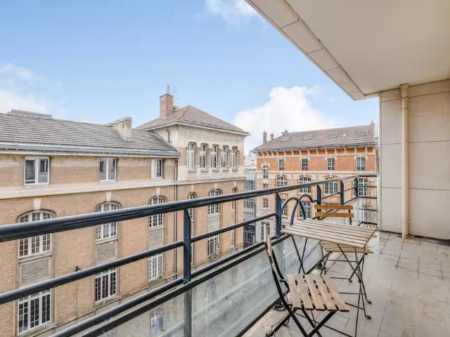 Spacious 1 bedroom/4 room apartment Buttes Chaumont, Paris Amsterdam Apartments for Rent
