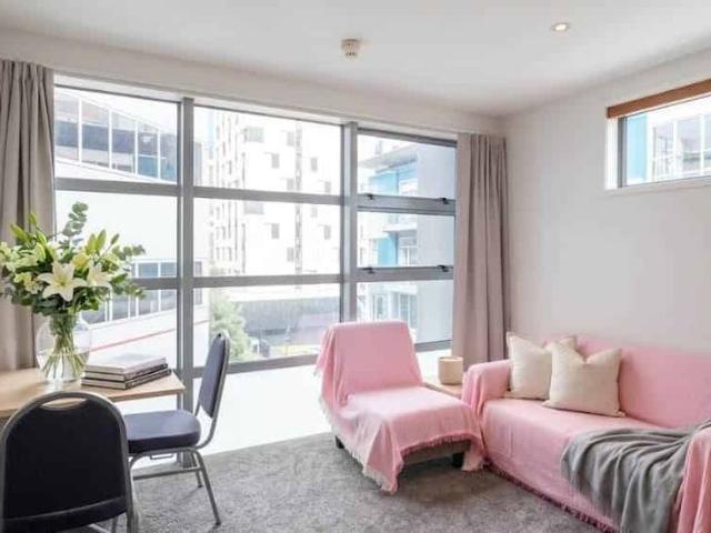 Spacious 1 Bedroom, 2 Bathroom Apartment