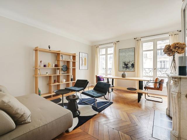 Spacious 1 bedroom apartment near the Arc de Triomphe, Paris Amsterdam Apartments for Rent