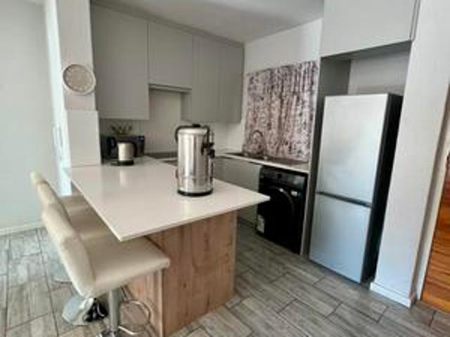 spacious 1 bedroom apartment in glenhazel