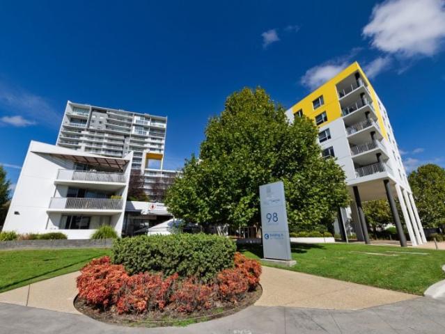 Spacious 1 Bedroom Apartment in Prime Woden Location