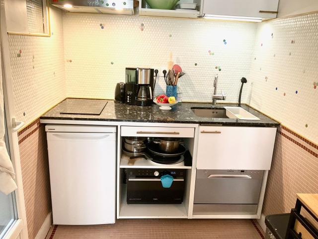 Spacious 1 bedroom ground floor apt in 9th district of Paris, Paris Amsterdam Apartments for Rent