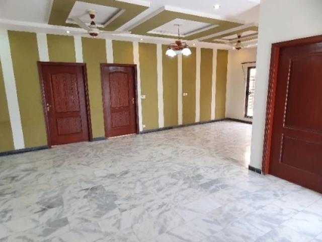 Spacious 1 kanal upper portion Lahore STATE LIFE HOUSING SOCIETY ID 96989