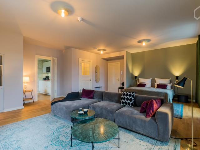 Spacious 1 room apartment with upscale furnishings at the Heiligen See in Potsdam