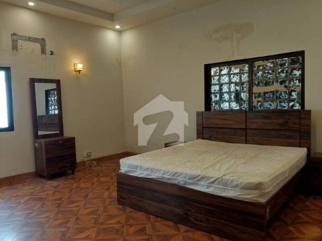 Spacious 1,000 square yard old but well maintained 7 bedroom bungalow near khayaban e shamsheer, dha phase 5, karachi