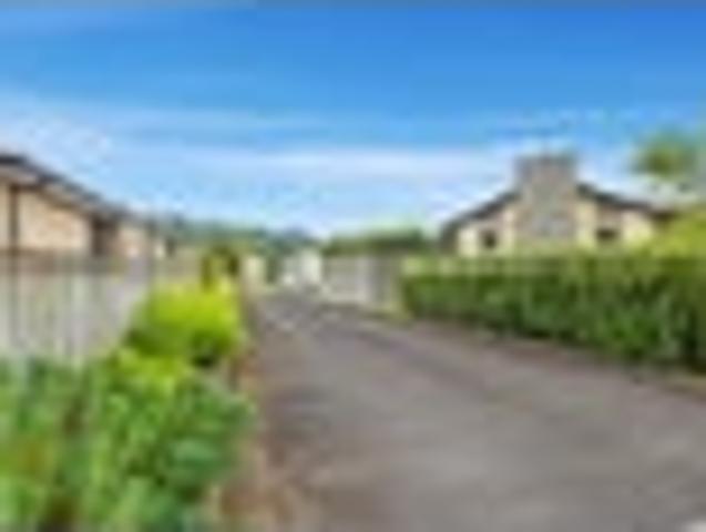 Spacious 1,231sqm Section + Modern Jennian Home