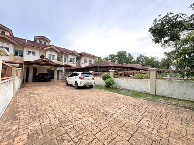 SPACIOUS 22x127FACING OPENDouble Storey Jln Kristal Sek7 Shah Alam