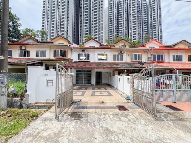 SPACIOUS 25 Storey Terrace Putra Permai Taman Equine Seri Kembangan