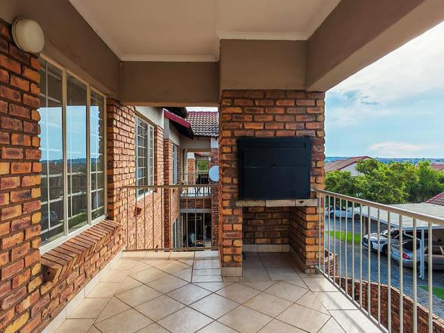 Spacious 2 Bed, 1 Bath 2nd Floor Apartment to Rent in Celtisdal