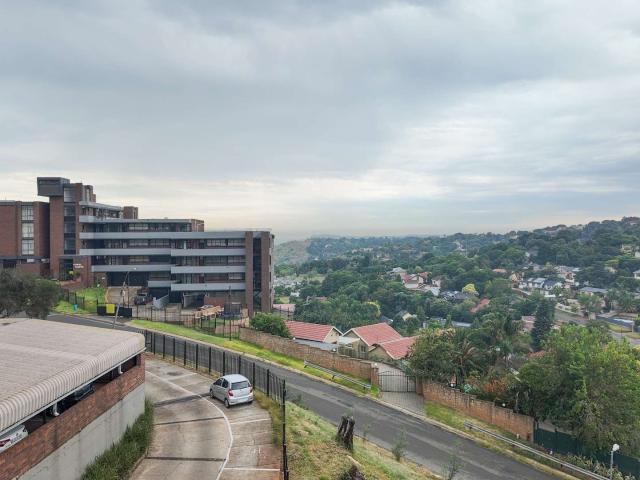 Spacious 2 Bed 2 Bath Apartment in Roodepoort
