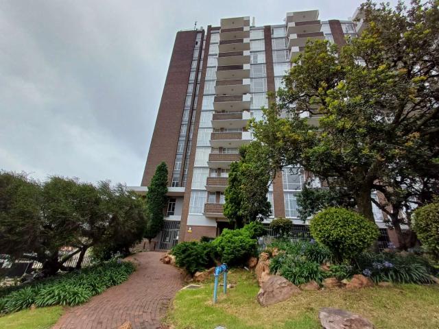 Spacious 2 Bed 2 Bath Unit in Roodepoort