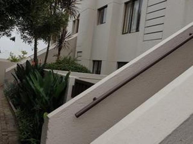 spacious 2 bed upstairs apartment