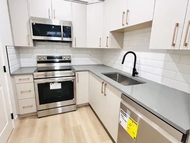 Spacious 2 Bed Basement Suite in Vermillion Hill SW