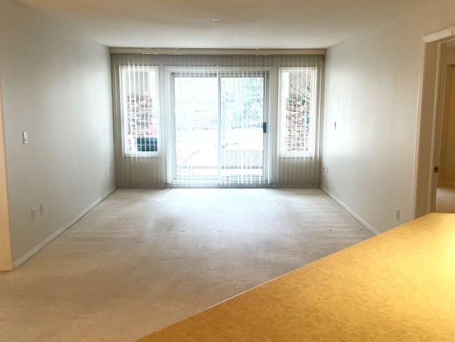 Spacious 2 Bed + Den Condo In 55+ Complex In Meadowlark Park