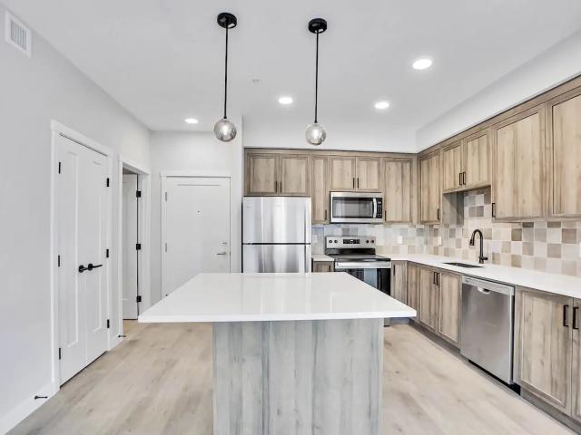 SPACIOUS 2 BED PLUS DEN, 2 BATH with A/C and big patio!