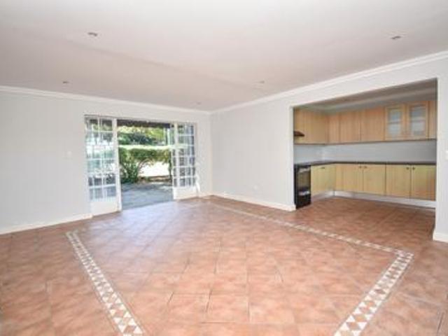 spacious 2 bedroom cottage/flatlet t.