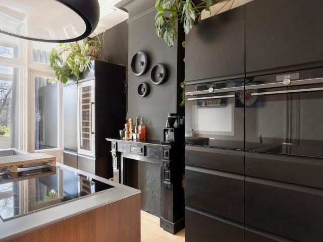 Spacious 2 Bedroom Apartment in Historic Building with Modern Renovation in Rotterdam