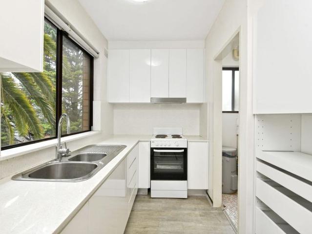 Spacious 2 Bedroom Apartment in Prime Meadowbank Location