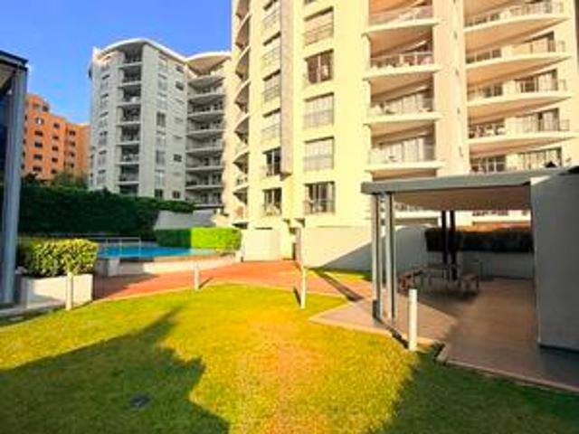 spacious 2 bedroom apartment with la.