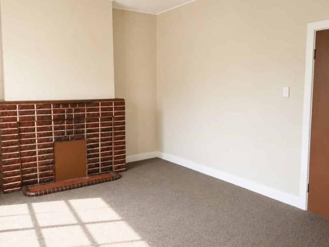 Spacious 2 bedroom Art Deco
