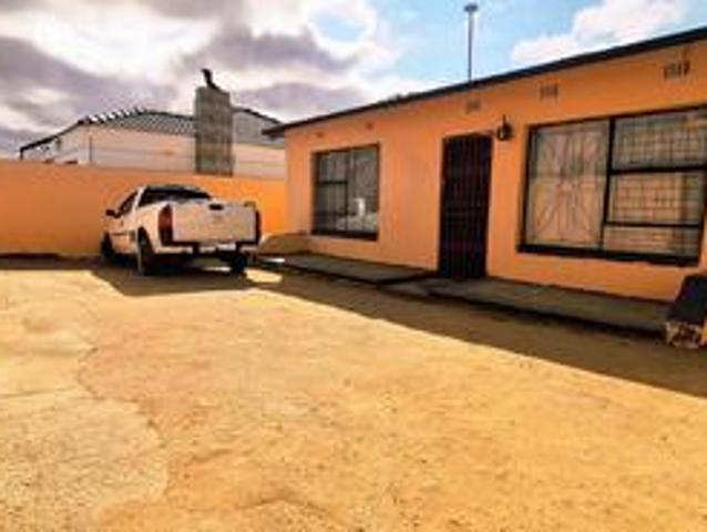 spacious 2 bedroom family home in tembisa