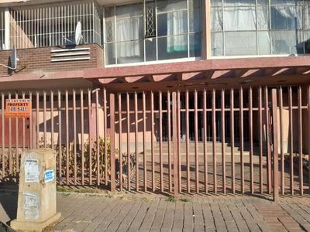 spacious 2 bedroom flat for sale
