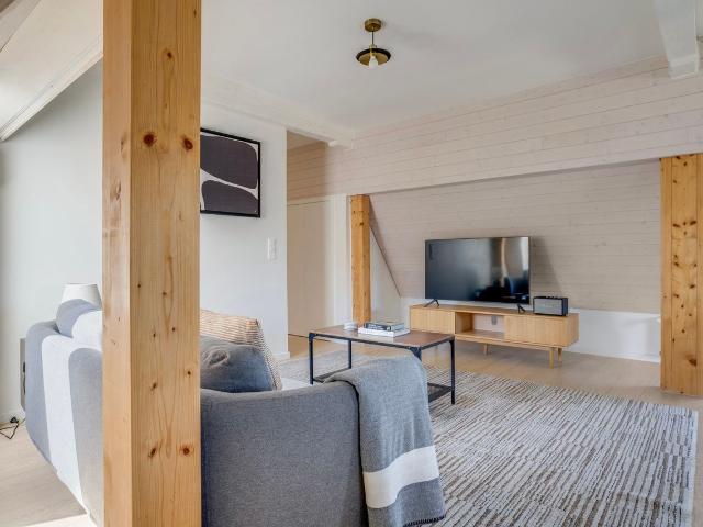 Spacious 2 Bedroom Furnished Apartment in Enge, Zurich, Zurich Amsterdam Apartments for Rent