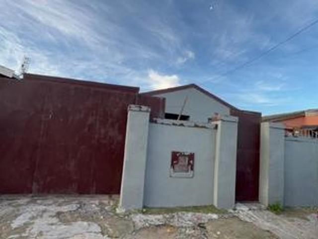 spacious 2 bedroom house on the mark.