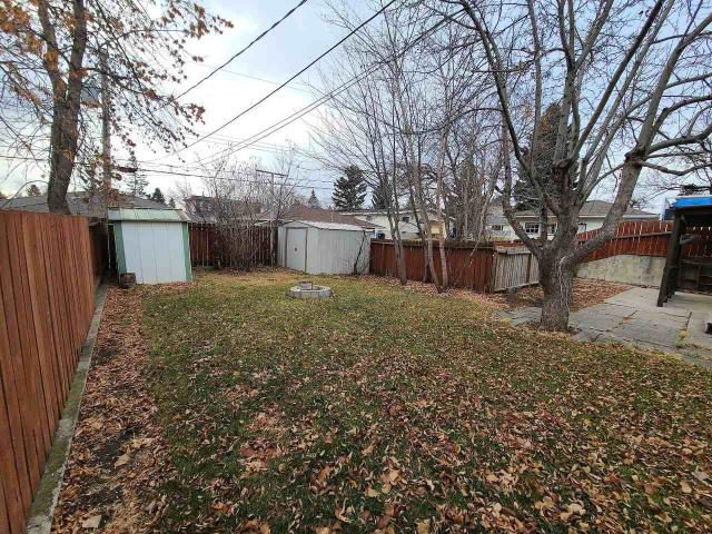 Spacious 2 Bedroom Main Floor with Separate Laundry & Two entrances in Cambrian 2 Bedroom Apartment for Rent at 945 32 Ave Nw, Calgary, AB T2K 0B1 Cambrian Heights