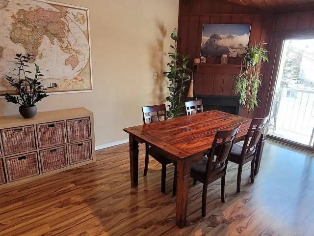 Spacious 2 Bedroom Townhome Near the University of Calgary & Hospitals