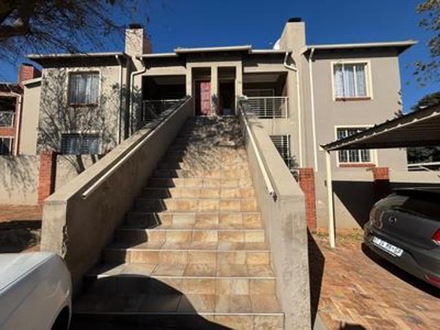 spacious 2 bedroom unit in florida glen