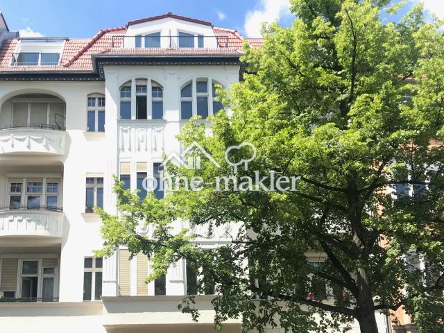 Spacious 2 bedrooom apartment in leafy Pankow district with kitchen and furniture