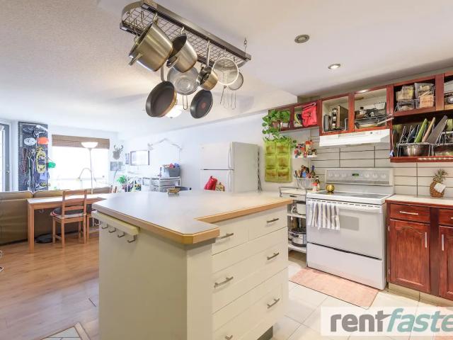 Spacious 2BR 2bath Westbrook Mall