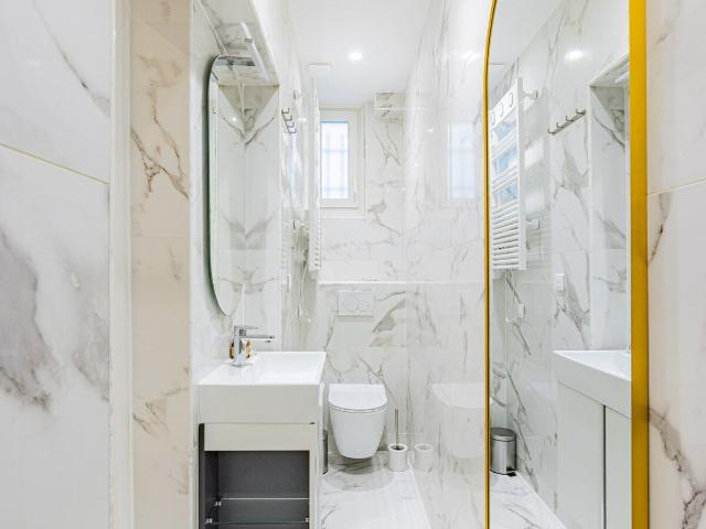 Spacious 2BR Apartment for 6 near Place de Clichy, Paris Amsterdam Apartments for Rent