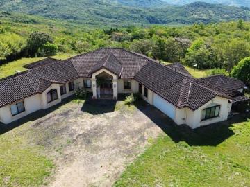 Spacious 30,000 sqm Property with Home