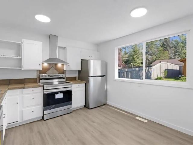 Spacious 3 Bed 1 Bath Duplex