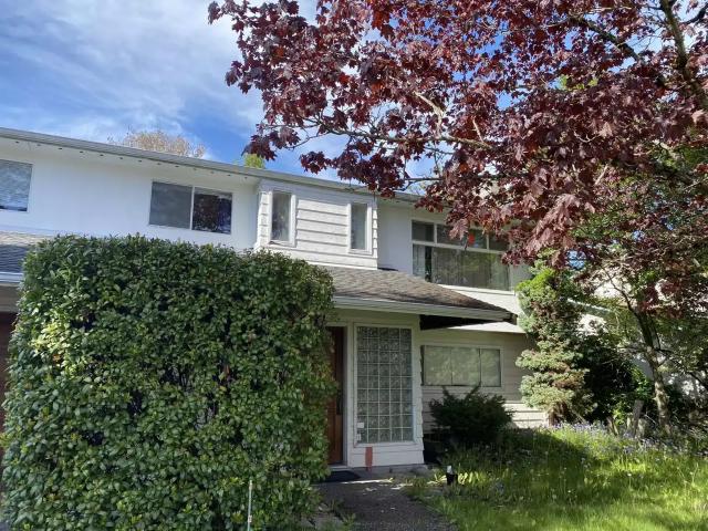 Spacious 3 bed 1.5 bath upper unit for rent in Richmond South Arm