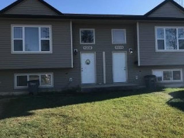 Spacious 3 Bed, 2 Bath Half Duplex