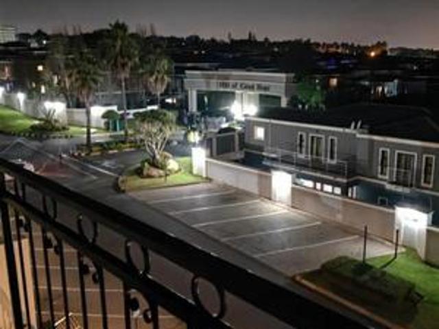spacious 3 bed penthouse style townh.