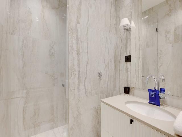 Spacious 3 bedroom/6 person apartment Avenue Foch, Paris Amsterdam Apartments for Rent