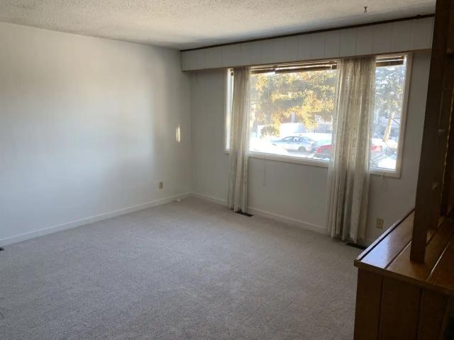 Spacious 3 Bedroom, 1.5 Bath Main Floor in Forrest Lawn