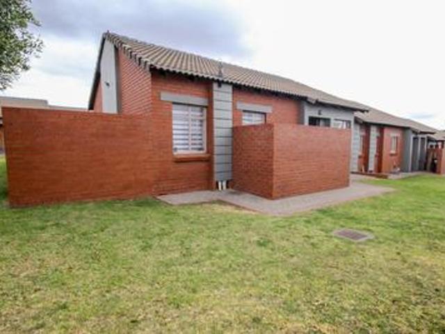 spacious 3 bedroom, 1 bathroom unit.