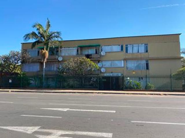 spacious 3 bedroom apartment in polo.