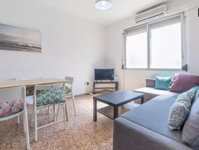 Spacious 3 bedroom apartment with balcony for rent near beach in Poblats Marítims