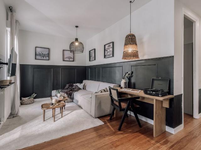 Spacious 3 Bedroom Apartment with Jungle Inspired Design and Workspace, Madrid Amsterdam Apartments for Rent