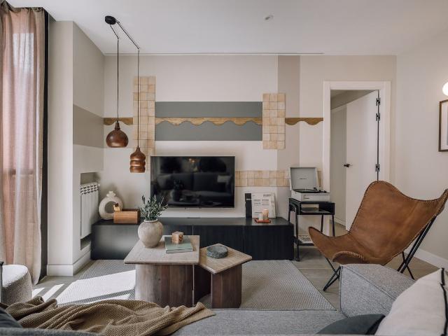 Spacious 3 Bedroom Apartment with Office and Modern Amenities on Magdalena Street, Madrid Amsterdam Apartments for Rent